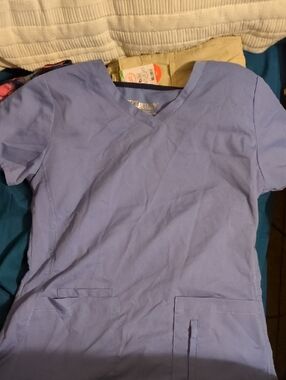 Grey's Anatomy Women's Light Blue V-Neck Medical Scrub Top